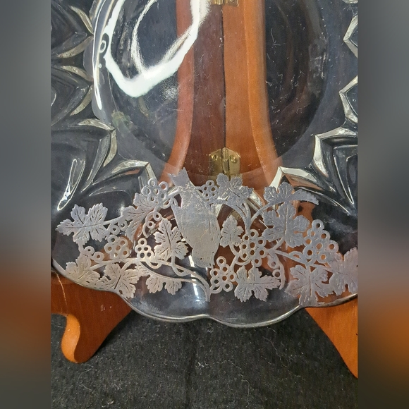 Vintage Leaves Berries and Birds Pattern Silver Glass Dish. - Picture 3 of 7